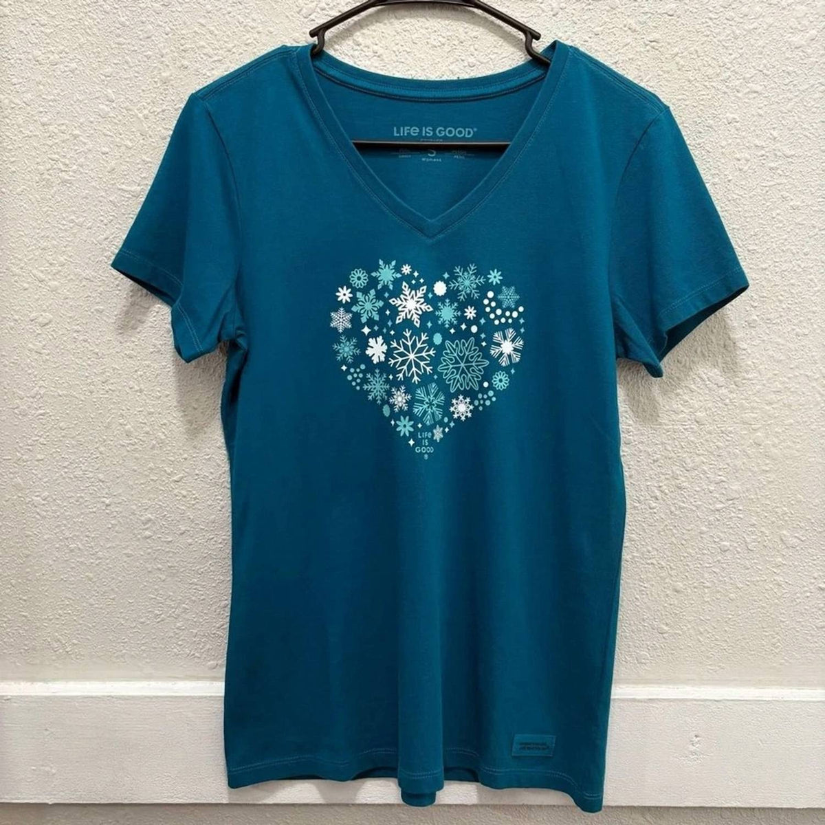 Women's Life Is Good Crusher Snowflake Heart T-Shirt CHRISTMAS